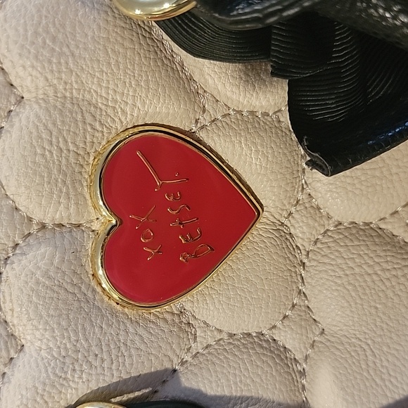 (J8) Betsey Johnson mini hand bag - Picture 2 of 8